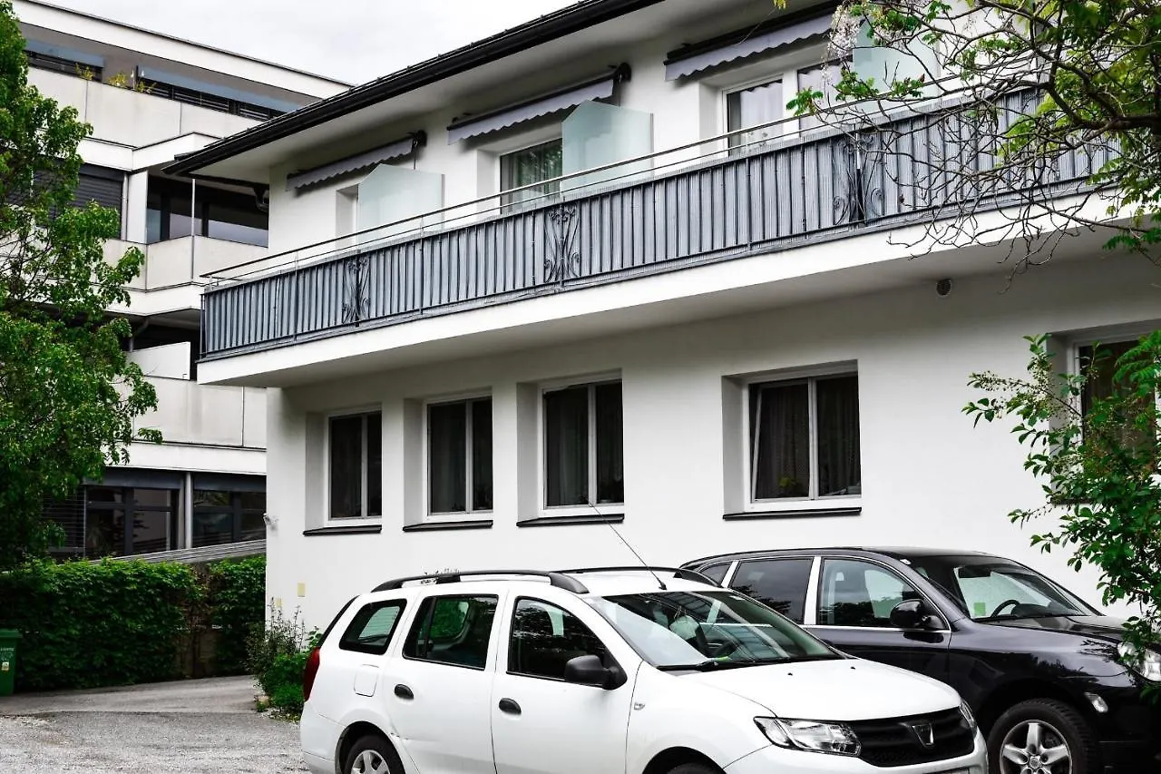 Отель Gartenhotel Garni Pension B&B Инсбрук