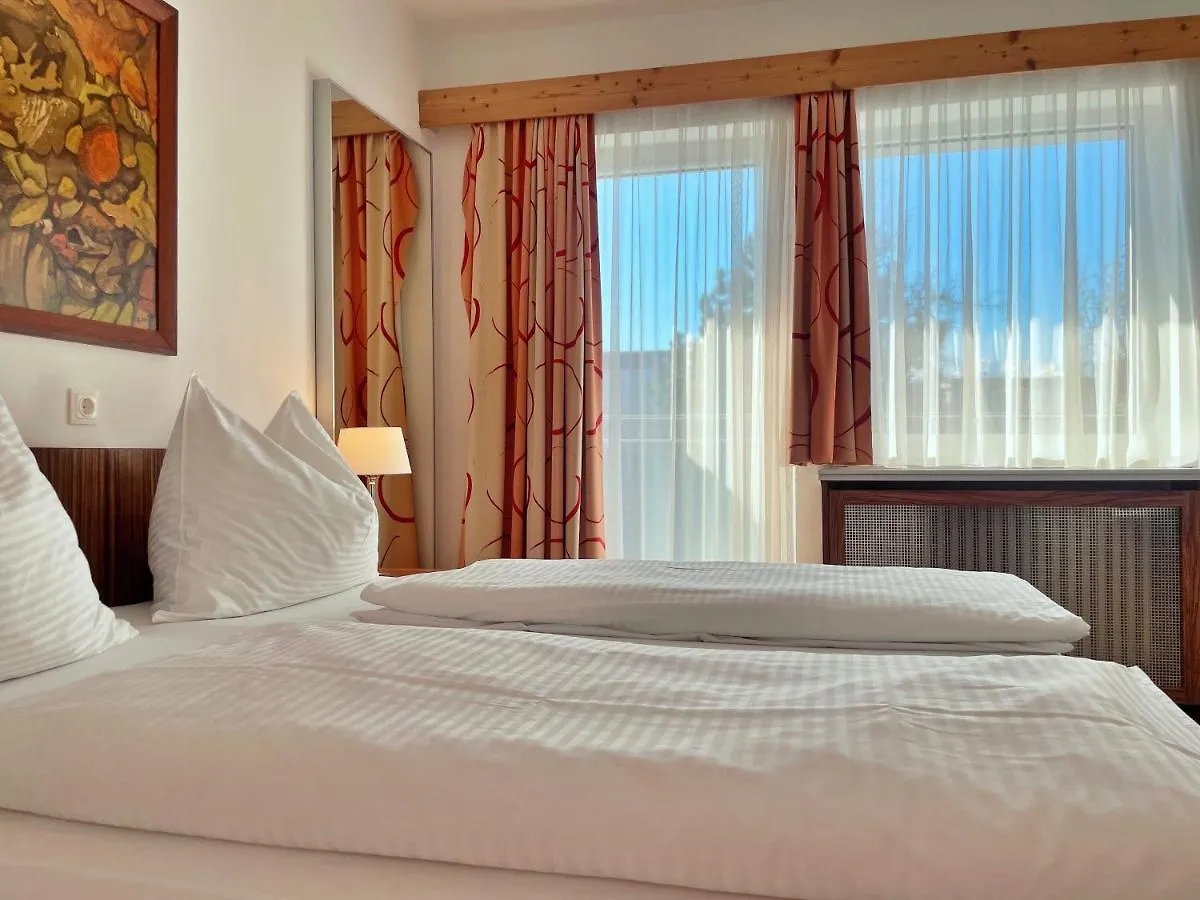 Gartenhotel Garni Pension B&B Innsbruck 2*,  Austria